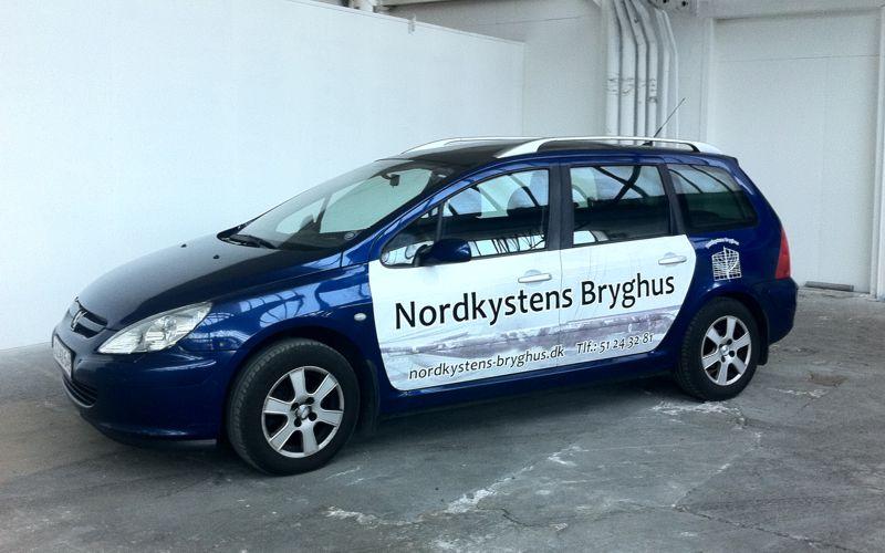 nordkystens bryghus med storformat print på dørene